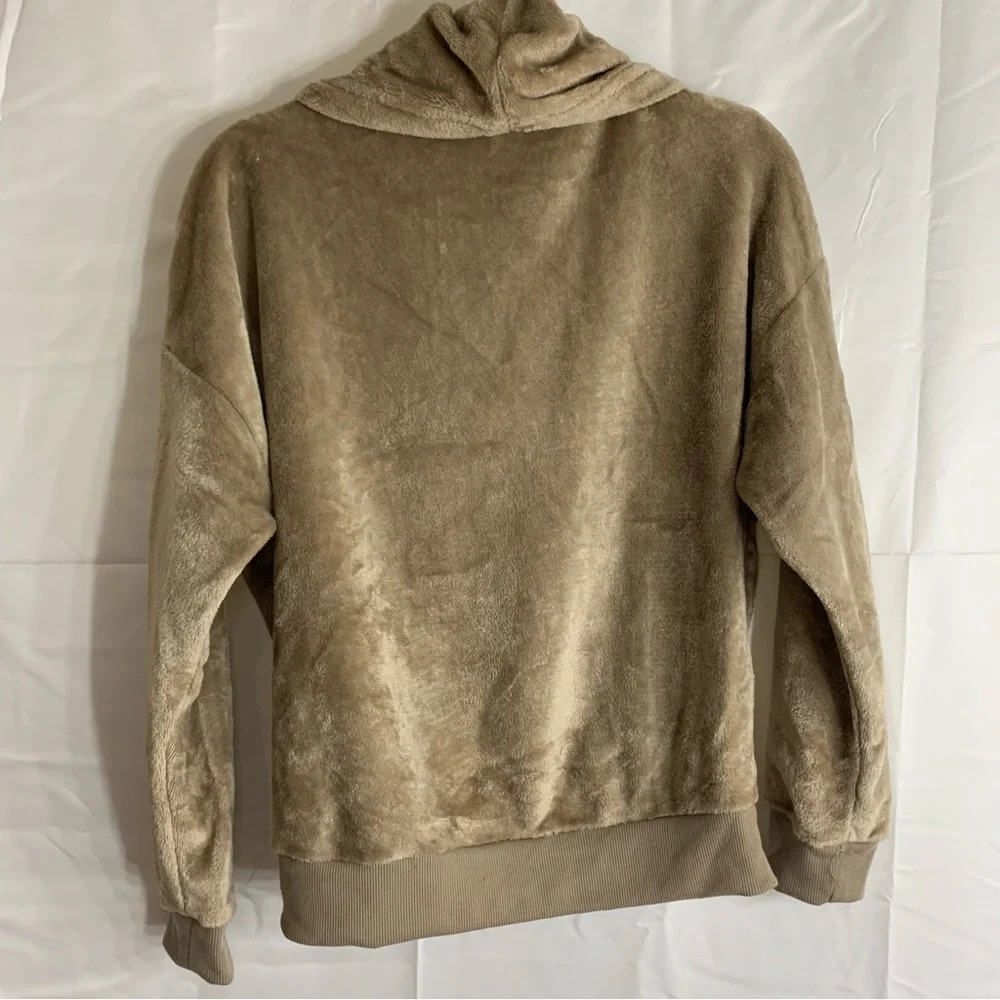 NWoT Hippie Rose Faux Fur Fuzzy Cowl Neck Pullover Tan Sweatshirt, size M - Picture 8 of 9